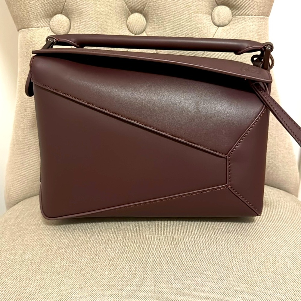 SOLD!! Loewe Glaze - dark purple with charm